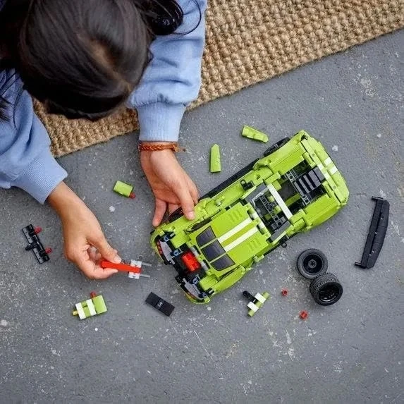 LEGO Technic Ford Mustang Shelby GT500 Yapı Seti 42138 - 7