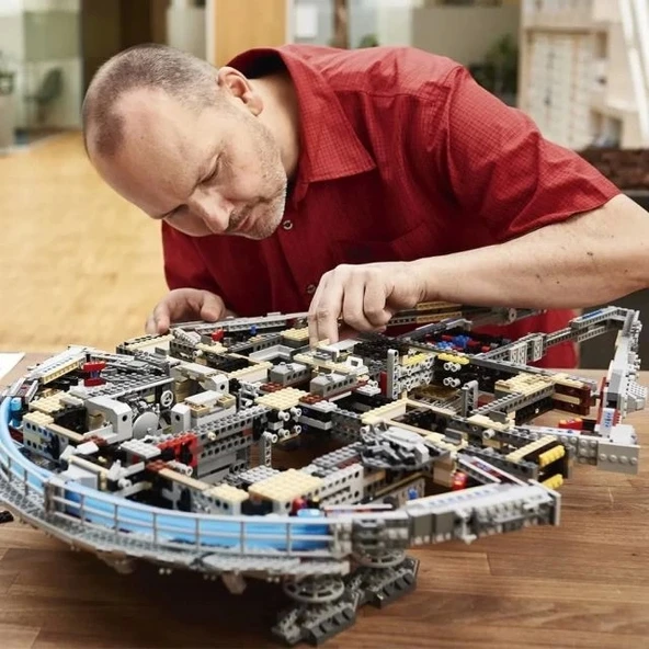 LEGO Star Wars 75192 Millennium Falcon - 3