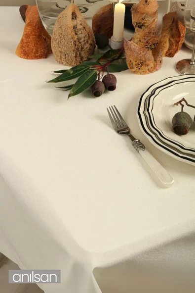 Krem Leke Tutmaz Masa Örtüsü – Dayanıklı ve Kolay Temizlenebilir Şık Masa Örtüsü Seçenekleri - 3