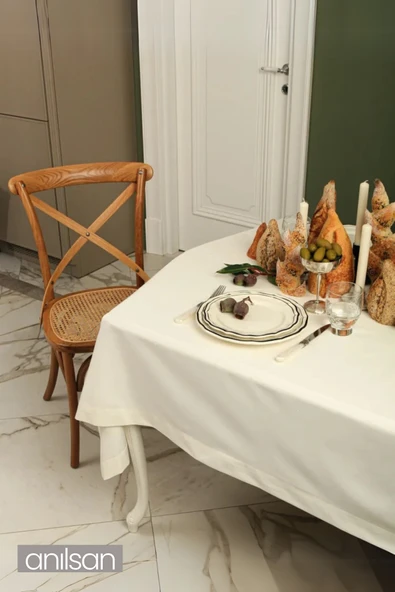 Krem Leke Tutmaz Masa Örtüsü – Dayanıklı ve Kolay Temizlenebilir Şık Masa Örtüsü Seçenekleri