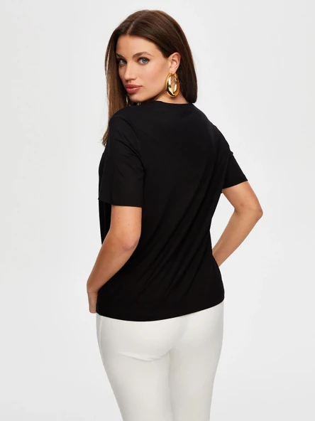 Faik Sönmez Minimalist V Yaka Oversize Tişört - Kısa Kol - 4