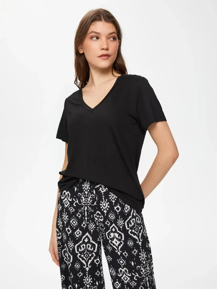 Faik Sönmez V Yaka Oversize Kısa Kol Minimalist Kadın T-Shirt - Günlük Stil ürün görseli 1