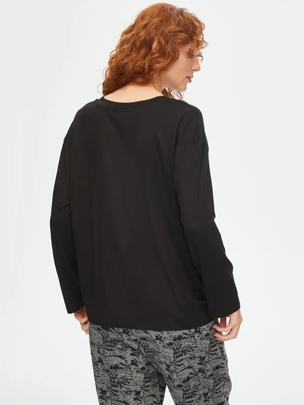 Faik Sönmez Oversize V Yaka Uzun Kol Minimalist Kadın T-Shirt - Rahat ve Şık - Resim 6