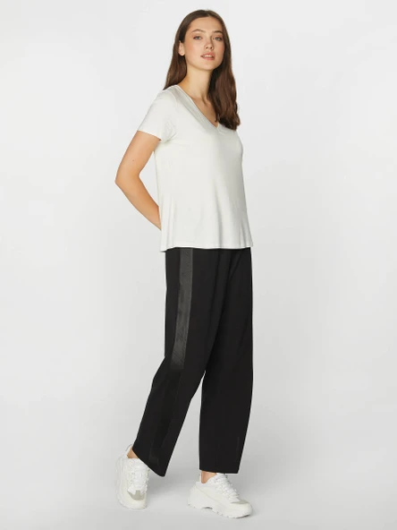 Faik Sönmez Minimalist Oversize V Yaka Kadın T-Shirt - Kısa Kol - Resim 7