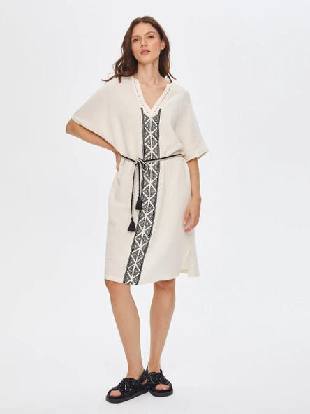 Faik Sönmez Nakışlı Oversize V Yaka Midi Günlük Elbise ürün görseli 1