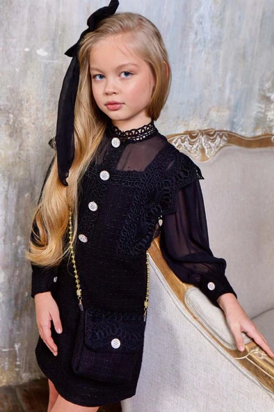 Kız Çocuk Omuzları ve Göğsü Güpür İşlemeli Taş Düğme Detaylı Şanel Siyah Elbise - Resim 2