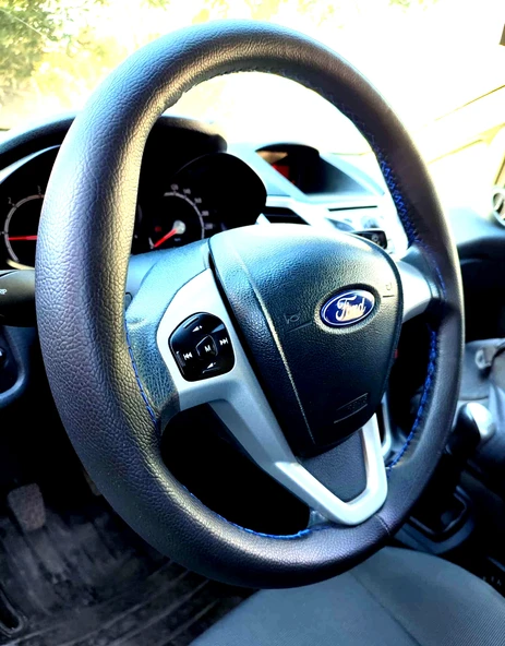 DİKİŞLİ DİREKSİYON KILIFI SİYAH DERİ MAVİ DİKİŞLİ FORD CURRİER İÇİN ürün görseli