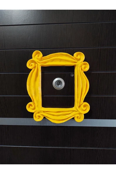 Nerva Design 3D Friends Monica'nın Kapı Süsü, Sarı Çerçeve Kapı Dekoru, 19x17 Cm - 3