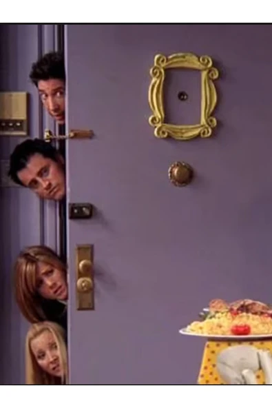 Nerva Design 3D Friends Monica'nın Kapı Süsü, Sarı Çerçeve Kapı Dekoru, 19x17 Cm