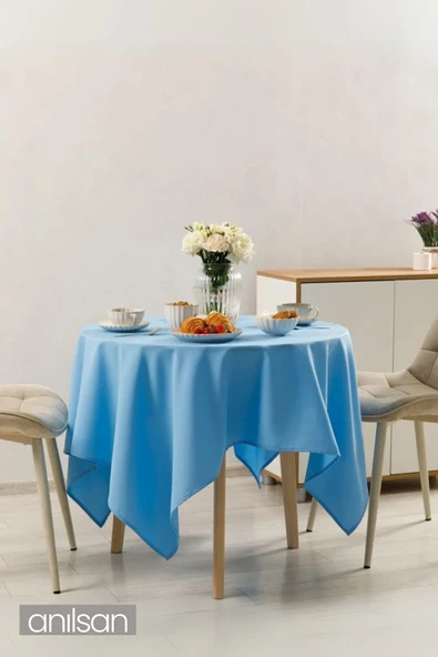 Açık Mavi Leke Tutmaz Yuvarlak Masa Örtüsü – Dayanıklı ve Kolay Temizlenebilir Masa Örtüsü