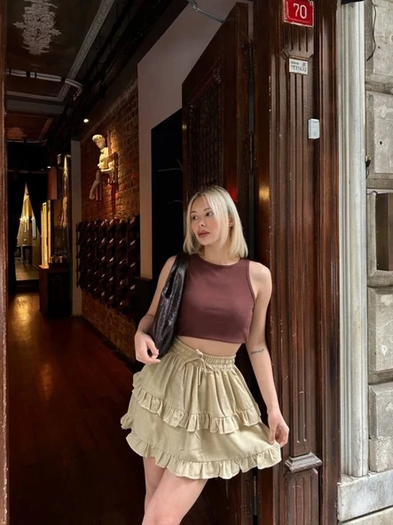 BEL LASTİKLİ KAT FIRFIR DETAYLI KISA ETEK - Bej