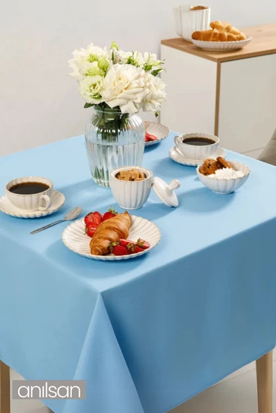 Açık Mavi Leke Tutmaz Masa Örtüsü – Dayanıklı ve Kolay Temizlenebilir Şık Masa Örtüsü Seçenekleri - 2