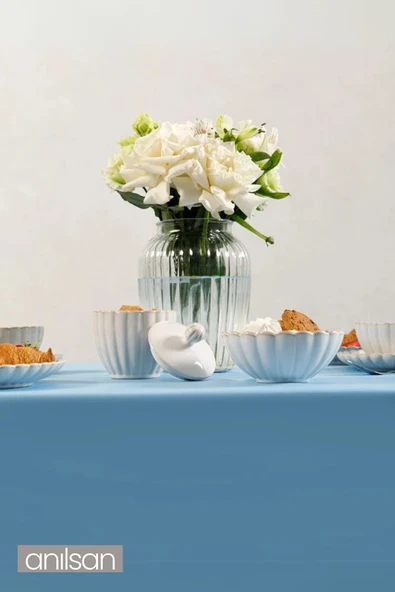 Açık Mavi Leke Tutmaz Masa Örtüsü – Dayanıklı ve Kolay Temizlenebilir Şık Masa Örtüsü Seçenekleri - 4