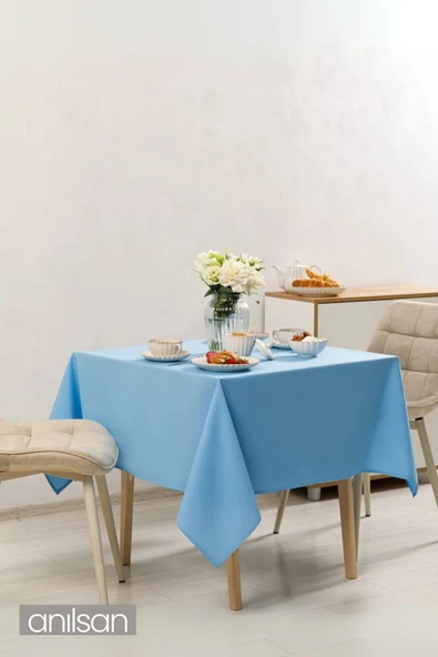 Açık Mavi Leke Tutmaz Masa Örtüsü – Dayanıklı ve Kolay Temizlenebilir Şık Masa Örtüsü Seçenekleri