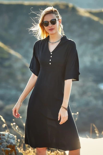 Düğme Detaylı V Yaka Yarım Kol Yazlık Elbise