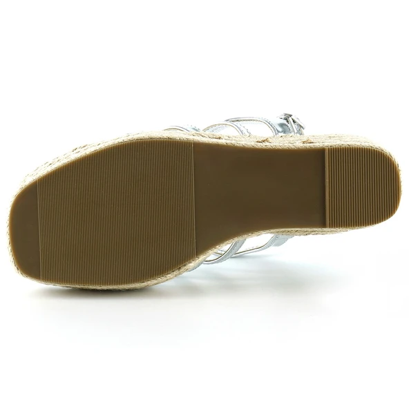 Erkan Saçmacı Gümüş Rugan Çapraz Bantlı Taşlı Zikzak Örgü Jüt Platform Topuklu Sandalet - 5