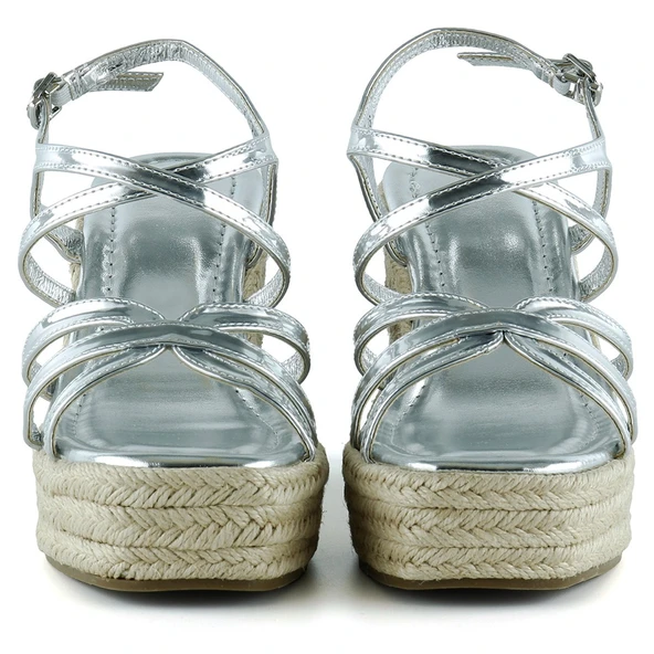 Erkan Saçmacı Gümüş Rugan Çapraz Bantlı Taşlı Zikzak Örgü Jüt Platform Topuklu Sandalet - 3