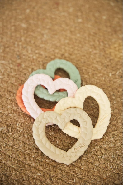 Kalp Desenli Bebek Diş Kaşıyıcı Ekru - Resim 3