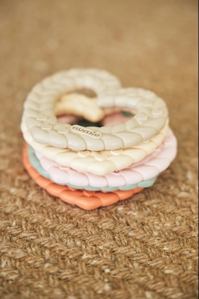 Kalp Desenli Bebek Diş Kaşıyıcı Bej - Resim 3