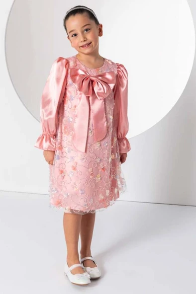 Kız Çocuk Göğsü Kurdele ve Üzeri Kelebek İşlemeli İspanyol Kollu Somon Şifon Elbise ürün görseli