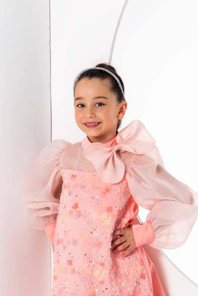 Kız Çocuk Üzeri Çiçek Pulpayet İşlemeli Omuzda Fiyonk Detaylı Şeffaf Tül Balon Kollu Somon Elbise - Resim 8