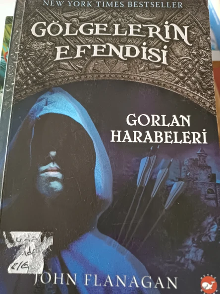 Gorlan Harabeleri / Gölgelerin Efendisi-1 John Flanagan  BEYAZ BALİNA YAYINLARI