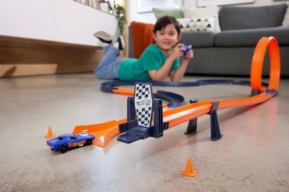 Hot Wheels Ölçekli Uzaktan Kumandalı Araç ve 30'dan Fazla Yarış Pisti - 8