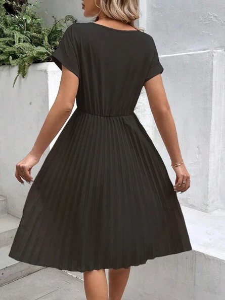 Lucky Life Kadın Kısa Kollu Yakası Açık Belden Lastikli Pileli Kısa Ithal Krep Elbise - Resim 4