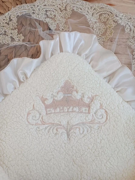 Lenaca Yenidoğan Wool Yün Kumaş Taç Nakışlı Güpür Duvaklı Fiyonk Prizma Taş Unisex Kundak Bebek Battaniyesi - Resim 6