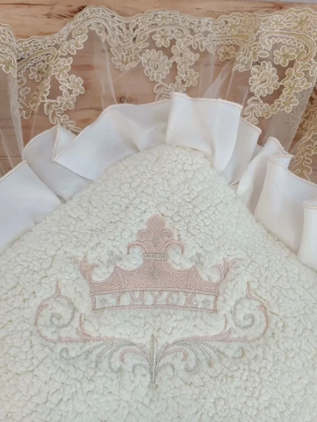 Lenaca Yenidoğan Wool Yün Kumaş Taç Nakışlı Güpür Duvaklı Fiyonk Prizma Taş Unisex Kundak Bebek Battaniyesi - Resim 5