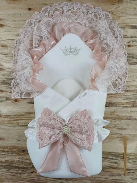 Lenaca Sahra Taç Nakışlı İnci Ve Dantel Fiyonklu Çift Dantel Duvaklı Trilüks Kundak Bebek Battaniyesi ürün görseli 1