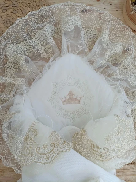 Lenaca Yenidoğan Sahra Taç Nakışlı Plazma Taşlı Güpürlü Fiyonklu Duvaklı Trilüks Kundak Bebek Battaniyesi - 3