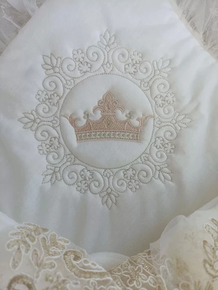 Lenaca Yenidoğan Sahra Taç Nakışlı Plazma Taşlı Güpürlü Fiyonklu Duvaklı Trilüks Kundak Bebek Battaniyesi - Resim 4