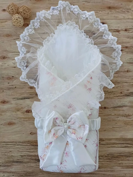 Lenaca Yenidoğan Hanımeli Desenli Taç Nakışlı Delüks Kundak Bebek Battaniyesi ürün görseli 1