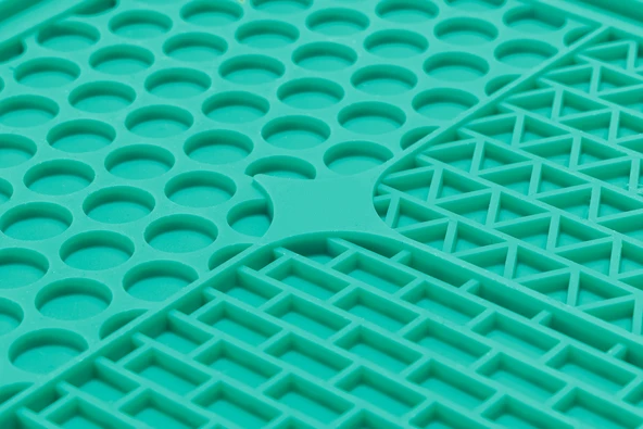 Beeztees Yavru Köpek Yaş Mama Yeme Oyuncağı, Kare Şeklinde, Silikon, Yeşil, 20x20cm - Resim 10