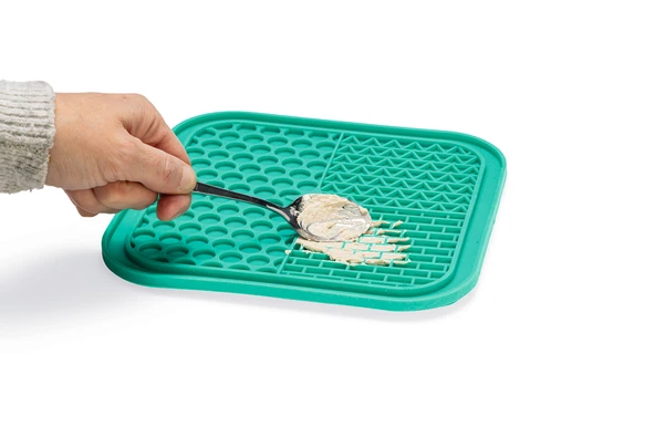 Beeztees Yavru Köpek Yaş Mama Yeme Oyuncağı, Kare Şeklinde, Silikon, Yeşil, 20x20cm - Resim 4