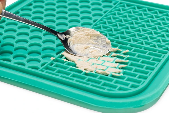 Beeztees Yavru Köpek Yaş Mama Yeme Oyuncağı, Kare Şeklinde, Silikon, Yeşil, 20x20cm - Resim 3