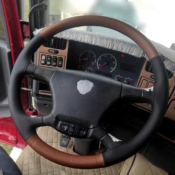 DİKİŞLİ DİREKSİYON KILIFI SİYAH DERİ TABA DERİ SİYAH DİKİŞLİ SCANİA 2006 KASA TIR KAMYON ürün görseli