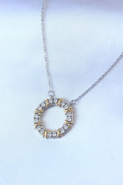 KUZGUN ONLİNE SHOP 316L Çelik Özel Seri   Gümüş Renk  Zirkon Taşlı Gold Detay Xoxo Kadın Kolye