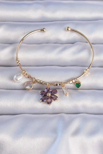 KUZGUN ONLİNE SHOP Pirinç Altın Renk Mor Zirkon Taşlı Çiçek Figürlü Charm Bileklik