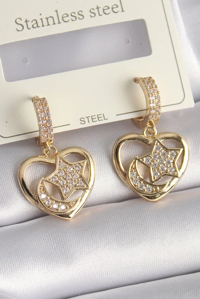 KUZGUN ONLİNE SHOP Pirinç Gold Renk Zirkon Taşlı Kalp Model Ay İşleme Kadın Küpe