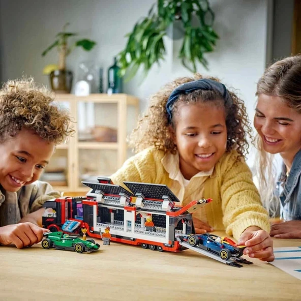 Nessiworld LEGO City RB20 ve AMR24 F1 Arabalı F1 Kamyonu 60445 - 4