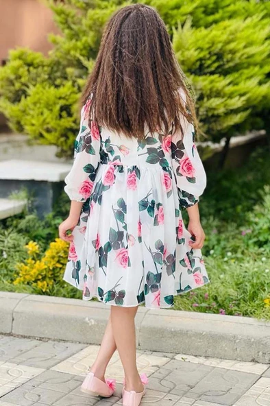 Kız Çocuk Yakası Bağlama Detaylı Üzeri Gül Desenli Piliseli Beyaz Elbise - Resim 4