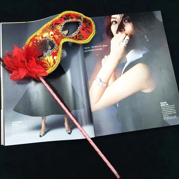 Lüks Taşlı Saplı Maskeli Balo Maskesi Kırmızı Renk 35 Cm ürün görseli 1