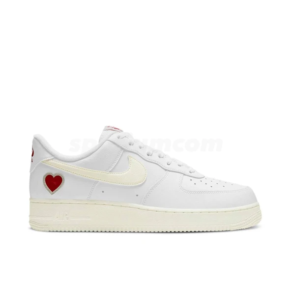 Nike Air Force 1 Valentines Day ürün görseli 1