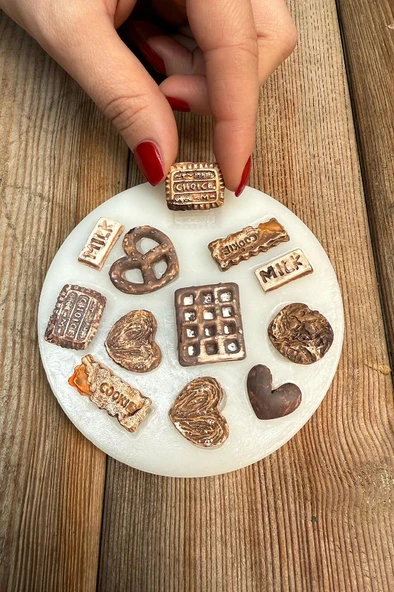 Atıştırmalık On İkili Silikon Mum Kalıbı ürün görseli