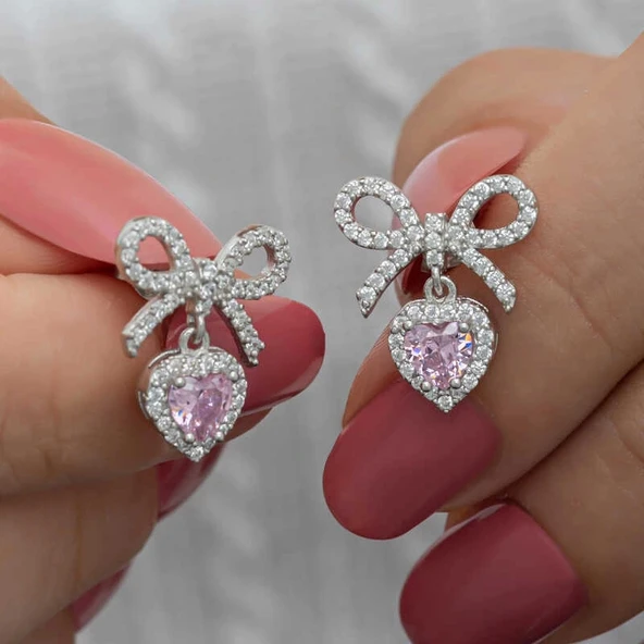 pilelistore Gümüş Fiyonk Pembe Taşlı Kalpli Çivili Kadın Küpe