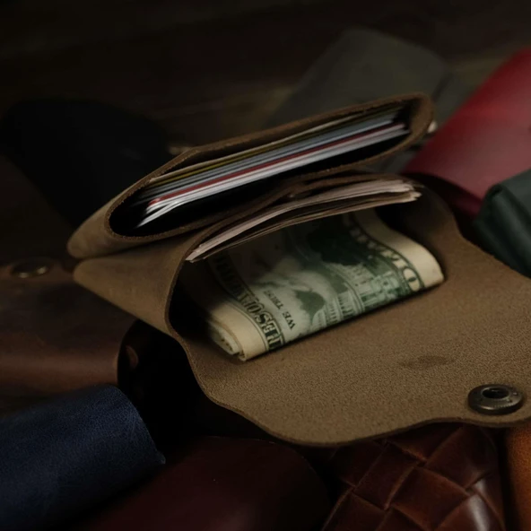 Çıtçıtlı Deri Kartlık: İnce, Şık ve Fonksiyonel Cüzdan - 5