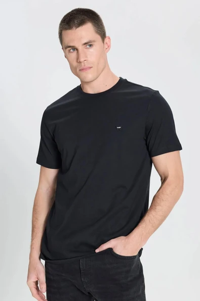 Wrangler Relaxed Fit Small Logo Erkek Tişört MW7NM203877001