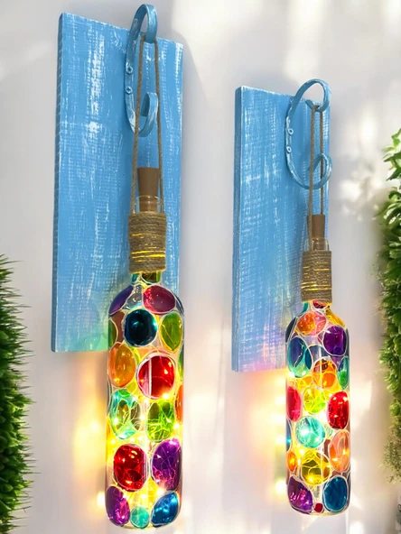Ege Mavisi Ahşap Renkli, Ferforje Tıpa Peri Led Işıklı Vitray Cam Şarap Şişesi Duvar Aplik 2'li Set - 1